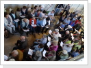 ...die Gläubigen beim gemeinsamen Singen ...die Gläubigen beim gemeinsamen Singen