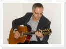Gerhard mit seiner Gitarre Gerhard mit seiner Gitarre