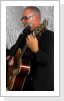 Gerhard versinkt in seiner Musik. Gerhard versinkt in seiner Musik.