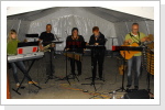 Die Band nach einem anstrengenden Tag mit Hochzeit und Aufbau fürs Pfarrfest Die Band nach einem anstrengenden Tag mit Hochzeit und Aufbau fürs Pfarrfest